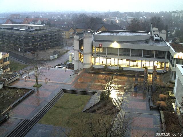 Foto der Webcam: Verwaltungsgebäude, Innenhof mit Audimax, Hörsaal-Gebäude 1