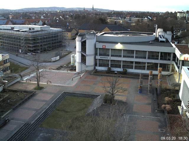 Foto der Webcam: Verwaltungsgeb&auml;ude, Innenhof mit Audimax, H&ouml;rsaal-Geb&auml;ude 1