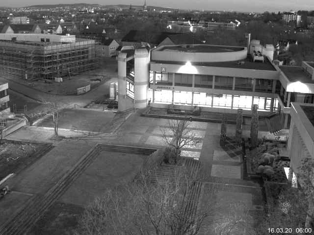 Foto der Webcam: Verwaltungsgebäude, Innenhof mit Audimax, Hörsaal-Gebäude 1