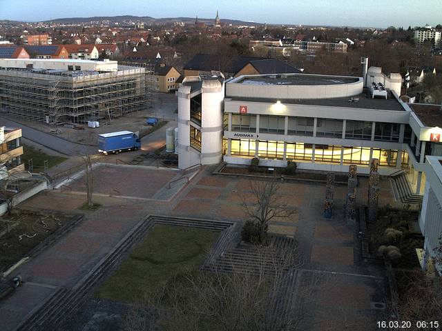 Foto der Webcam: Verwaltungsgebäude, Innenhof mit Audimax, Hörsaal-Gebäude 1