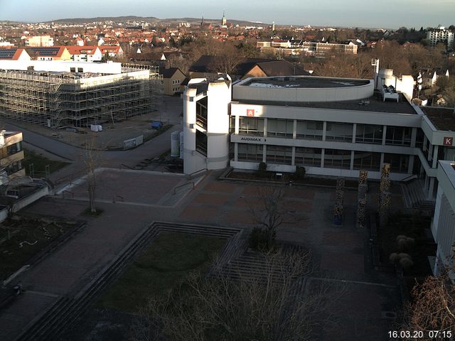 Foto der Webcam: Verwaltungsgebäude, Innenhof mit Audimax, Hörsaal-Gebäude 1