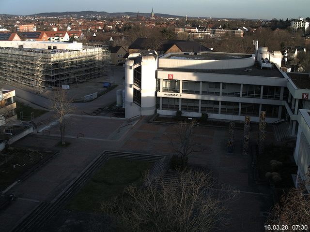 Foto der Webcam: Verwaltungsgebäude, Innenhof mit Audimax, Hörsaal-Gebäude 1