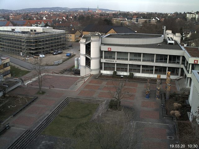 Foto der Webcam: Verwaltungsgeb&auml;ude, Innenhof mit Audimax, H&ouml;rsaal-Geb&auml;ude 1
