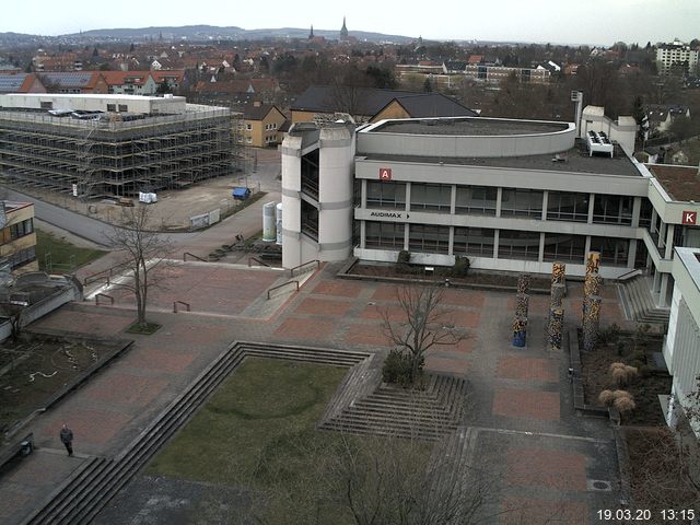 Foto der Webcam: Verwaltungsgebäude, Innenhof mit Audimax, Hörsaal-Gebäude 1