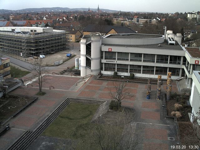 Foto der Webcam: Verwaltungsgebäude, Innenhof mit Audimax, Hörsaal-Gebäude 1