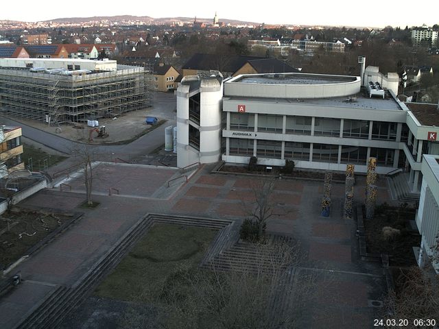 Foto der Webcam: Verwaltungsgeb&auml;ude, Innenhof mit Audimax, H&ouml;rsaal-Geb&auml;ude 1
