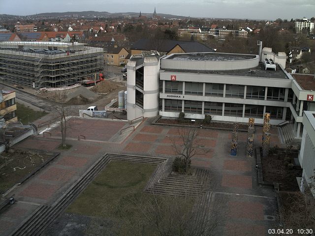 Foto der Webcam: Verwaltungsgebäude, Innenhof mit Audimax, Hörsaal-Gebäude 1