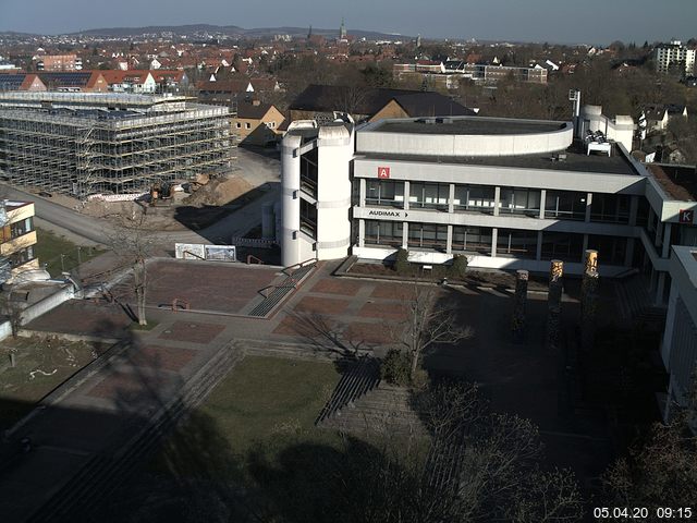 Foto der Webcam: Verwaltungsgebäude, Innenhof mit Audimax, Hörsaal-Gebäude 1