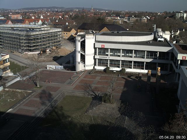 Foto der Webcam: Verwaltungsgebäude, Innenhof mit Audimax, Hörsaal-Gebäude 1