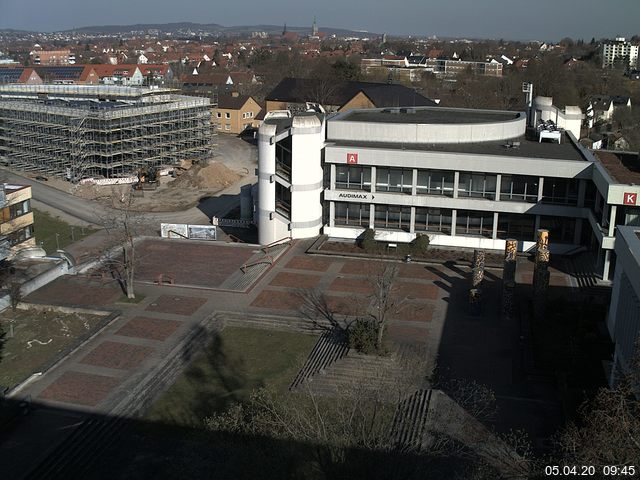 Foto der Webcam: Verwaltungsgebäude, Innenhof mit Audimax, Hörsaal-Gebäude 1