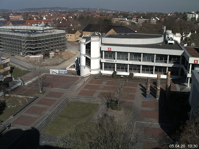 Foto der Webcam: Verwaltungsgebäude, Innenhof mit Audimax, Hörsaal-Gebäude 1