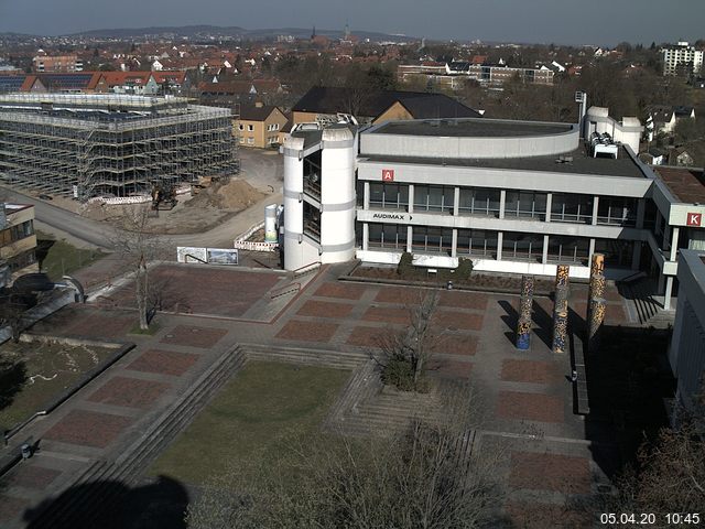 Foto der Webcam: Verwaltungsgebäude, Innenhof mit Audimax, Hörsaal-Gebäude 1