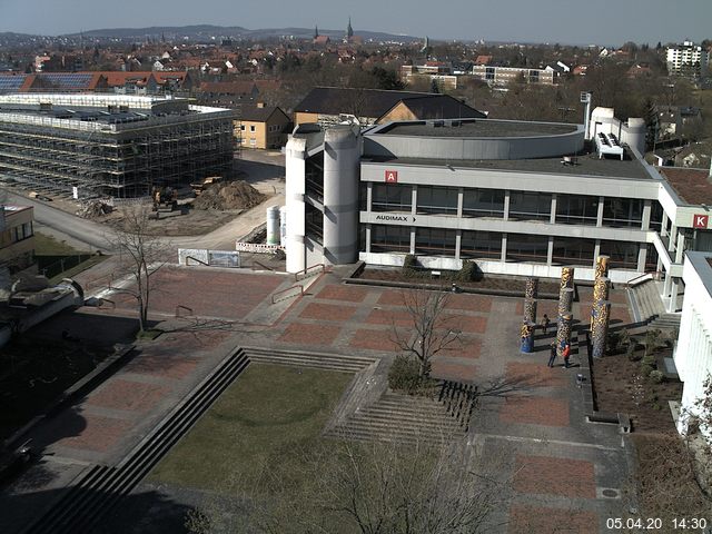 Foto der Webcam: Verwaltungsgebäude, Innenhof mit Audimax, Hörsaal-Gebäude 1