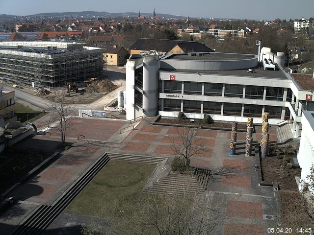 Foto der Webcam: Verwaltungsgebäude, Innenhof mit Audimax, Hörsaal-Gebäude 1