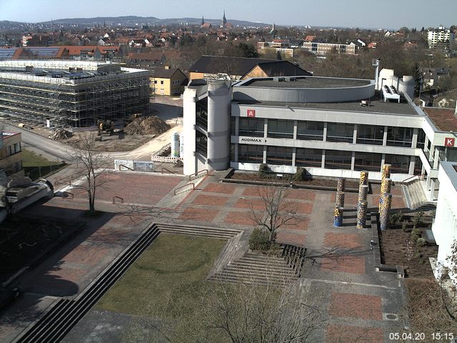 Foto der Webcam: Verwaltungsgebäude, Innenhof mit Audimax, Hörsaal-Gebäude 1