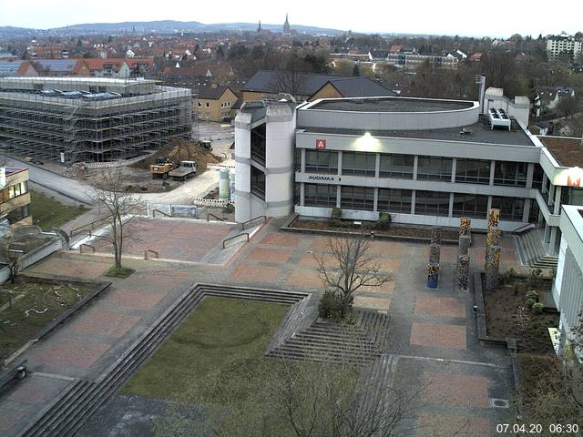 Foto der Webcam: Verwaltungsgebäude, Innenhof mit Audimax, Hörsaal-Gebäude 1