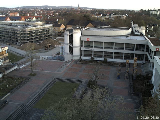 Foto der Webcam: Verwaltungsgeb&auml;ude, Innenhof mit Audimax, H&ouml;rsaal-Geb&auml;ude 1