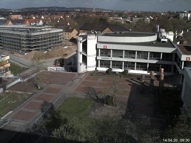 Foto der Webcam: Verwaltungsgebäude, Innenhof mit Audimax, Hörsaal-Gebäude 1