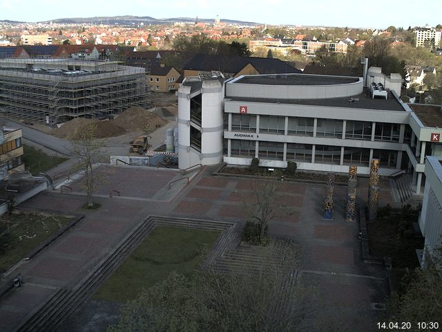 Foto der Webcam: Verwaltungsgebäude, Innenhof mit Audimax, Hörsaal-Gebäude 1