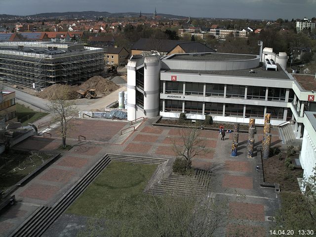 Foto der Webcam: Verwaltungsgebäude, Innenhof mit Audimax, Hörsaal-Gebäude 1