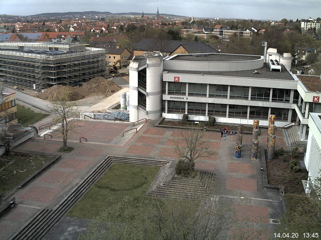 Foto der Webcam: Verwaltungsgebäude, Innenhof mit Audimax, Hörsaal-Gebäude 1