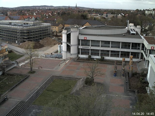 Foto der Webcam: Verwaltungsgebäude, Innenhof mit Audimax, Hörsaal-Gebäude 1