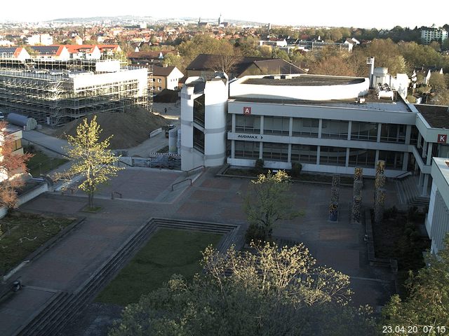Foto der Webcam: Verwaltungsgeb&auml;ude, Innenhof mit Audimax, H&ouml;rsaal-Geb&auml;ude 1