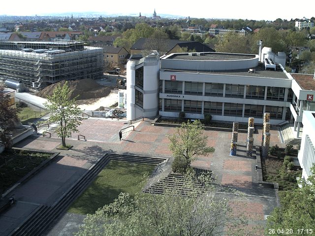 Foto der Webcam: Verwaltungsgebäude, Innenhof mit Audimax, Hörsaal-Gebäude 1