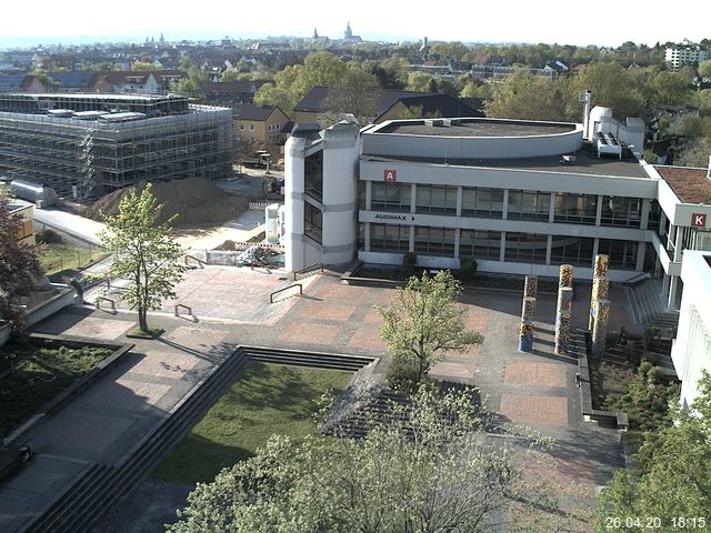 Foto der Webcam: Verwaltungsgebäude, Innenhof mit Audimax, Hörsaal-Gebäude 1