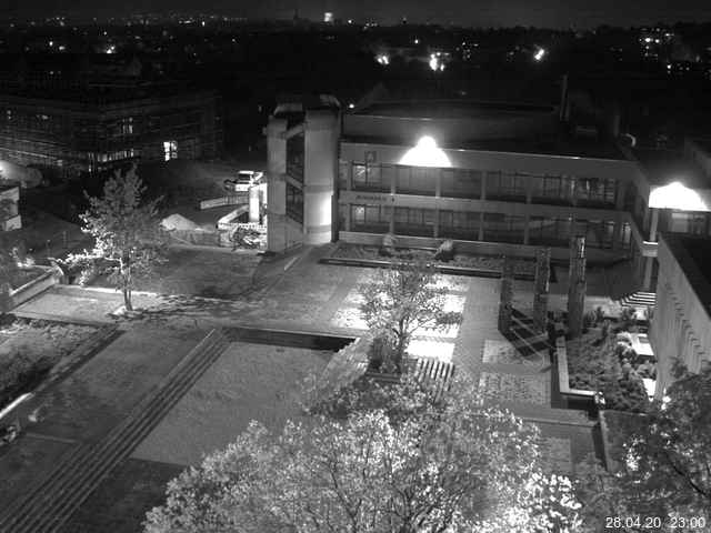 Foto der Webcam: Verwaltungsgebäude, Innenhof mit Audimax, Hörsaal-Gebäude 1