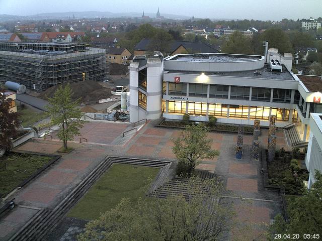 Foto der Webcam: Verwaltungsgebäude, Innenhof mit Audimax, Hörsaal-Gebäude 1