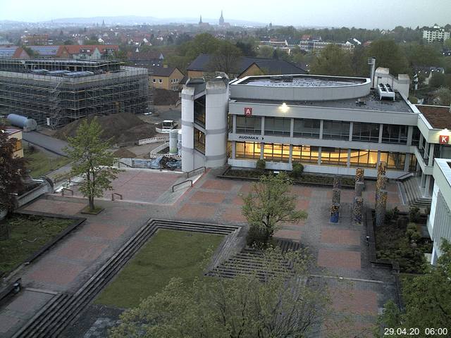 Foto der Webcam: Verwaltungsgebäude, Innenhof mit Audimax, Hörsaal-Gebäude 1