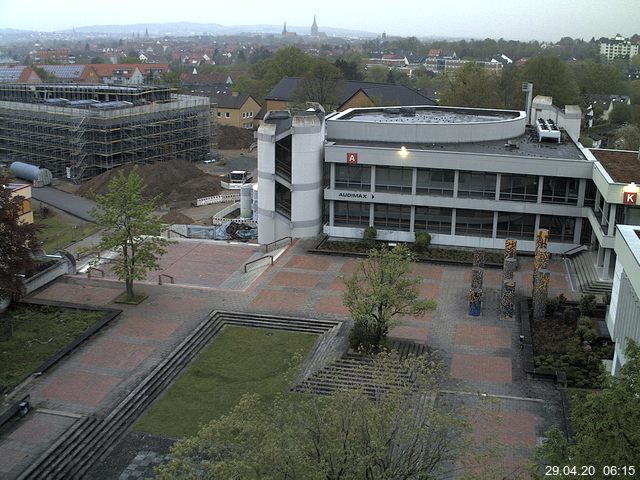 Foto der Webcam: Verwaltungsgebäude, Innenhof mit Audimax, Hörsaal-Gebäude 1