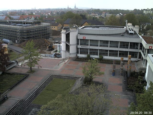 Foto der Webcam: Verwaltungsgebäude, Innenhof mit Audimax, Hörsaal-Gebäude 1