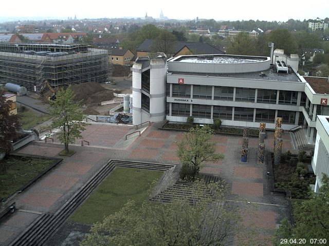 Foto der Webcam: Verwaltungsgebäude, Innenhof mit Audimax, Hörsaal-Gebäude 1