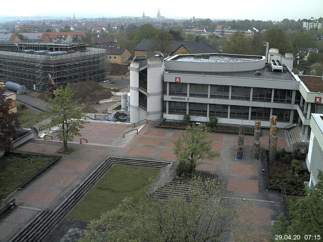 Foto der Webcam: Verwaltungsgebäude, Innenhof mit Audimax, Hörsaal-Gebäude 1