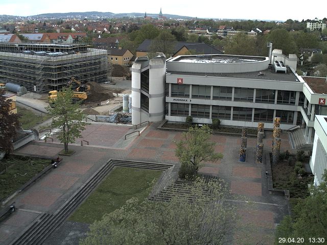 Foto der Webcam: Verwaltungsgebäude, Innenhof mit Audimax, Hörsaal-Gebäude 1