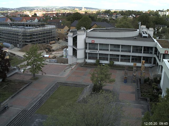 Foto der Webcam: Verwaltungsgebäude, Innenhof mit Audimax, Hörsaal-Gebäude 1