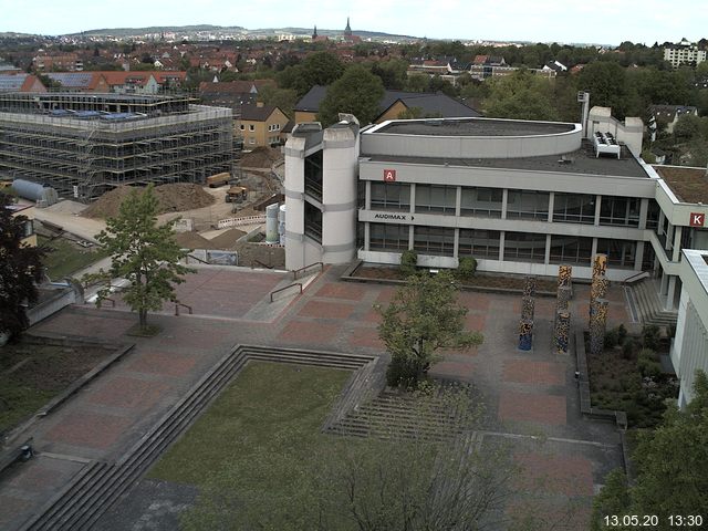 Foto der Webcam: Verwaltungsgebäude, Innenhof mit Audimax, Hörsaal-Gebäude 1