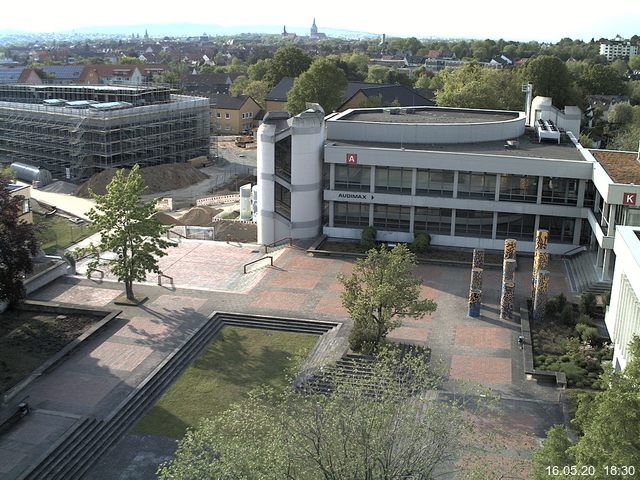 Foto der Webcam: Verwaltungsgeb&auml;ude, Innenhof mit Audimax, H&ouml;rsaal-Geb&auml;ude 1