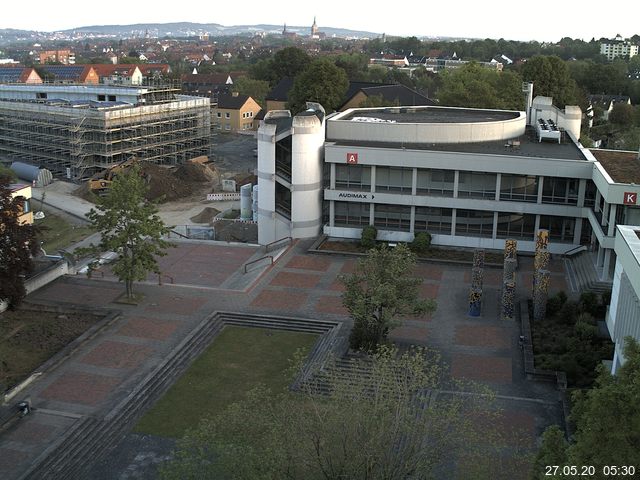 Foto der Webcam: Verwaltungsgebäude, Innenhof mit Audimax, Hörsaal-Gebäude 1