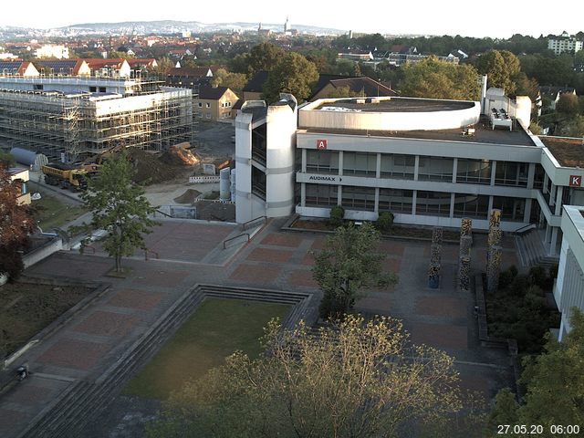 Foto der Webcam: Verwaltungsgebäude, Innenhof mit Audimax, Hörsaal-Gebäude 1