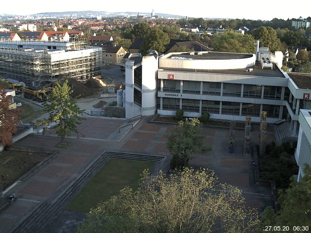 Foto der Webcam: Verwaltungsgebäude, Innenhof mit Audimax, Hörsaal-Gebäude 1