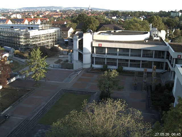 Foto der Webcam: Verwaltungsgebäude, Innenhof mit Audimax, Hörsaal-Gebäude 1