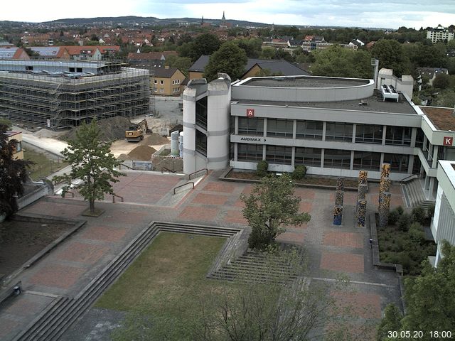 Foto der Webcam: Verwaltungsgebäude, Innenhof mit Audimax, Hörsaal-Gebäude 1