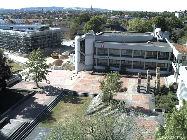 Foto der Webcam: Verwaltungsgebäude, Innenhof mit Audimax, Hörsaal-Gebäude 1