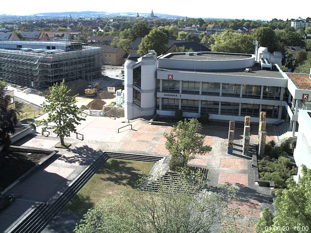 Foto der Webcam: Verwaltungsgebäude, Innenhof mit Audimax, Hörsaal-Gebäude 1