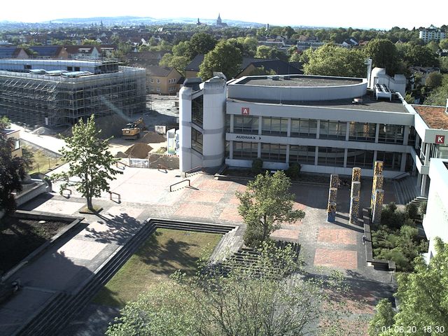 Foto der Webcam: Verwaltungsgebäude, Innenhof mit Audimax, Hörsaal-Gebäude 1