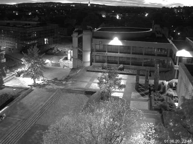 Foto der Webcam: Verwaltungsgebäude, Innenhof mit Audimax, Hörsaal-Gebäude 1