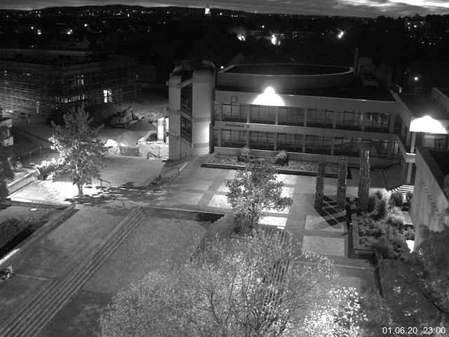 Foto der Webcam: Verwaltungsgebäude, Innenhof mit Audimax, Hörsaal-Gebäude 1